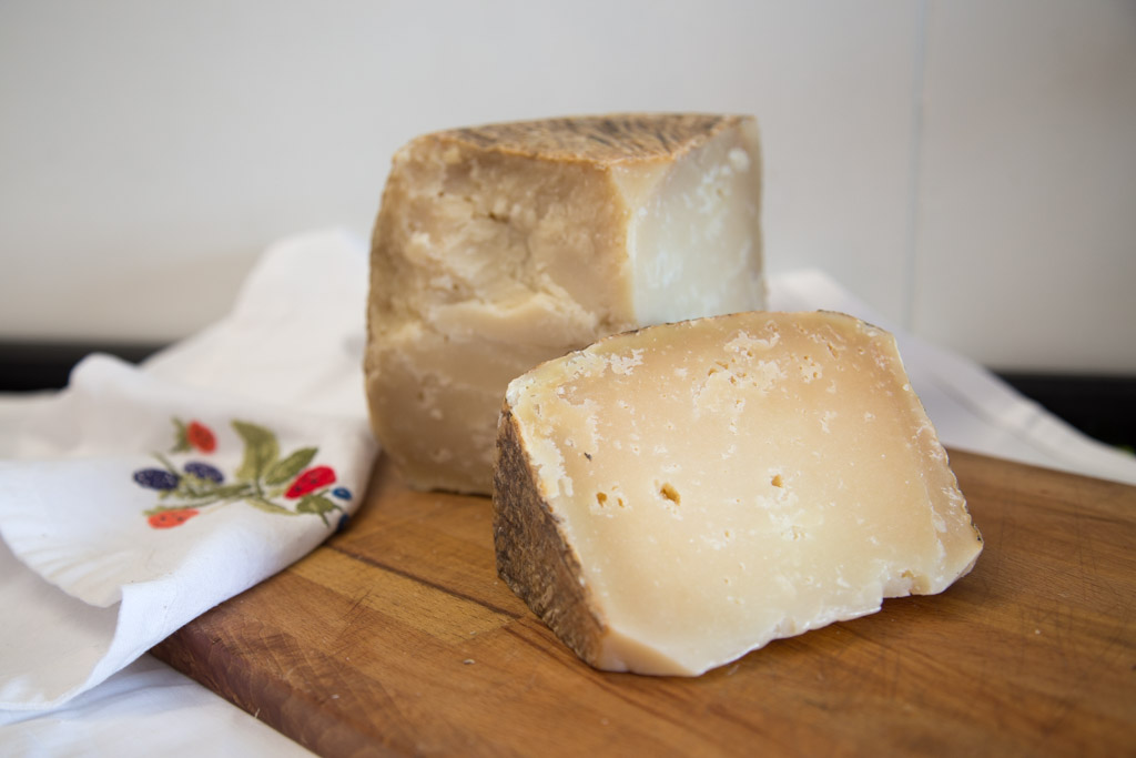 Pecorino canestrato stagionato 8 mesi da Eboli